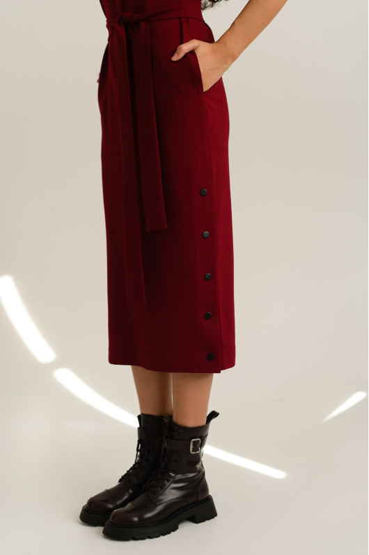 Платье из трикотажа с поясом